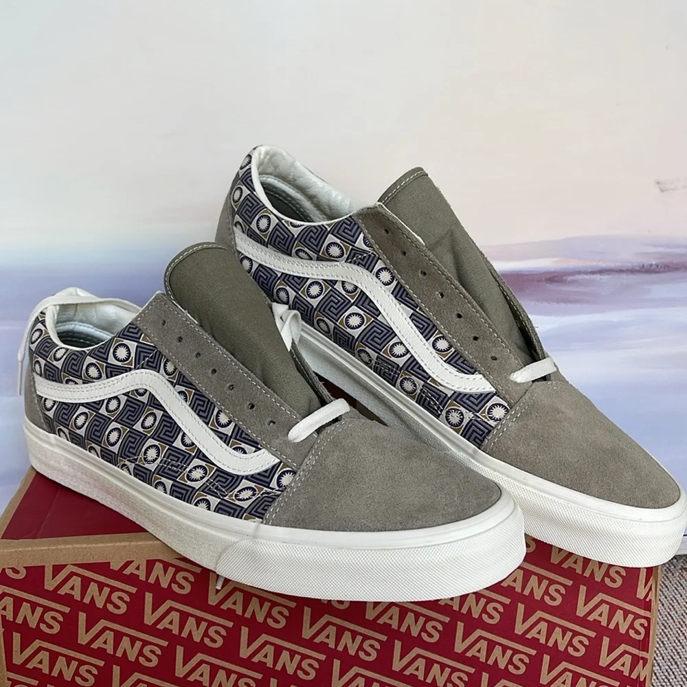 Vans WMNS Old Skool
Geo Trek Olive
VN0007NTOLV
Sneakers - Picture 12 of 16